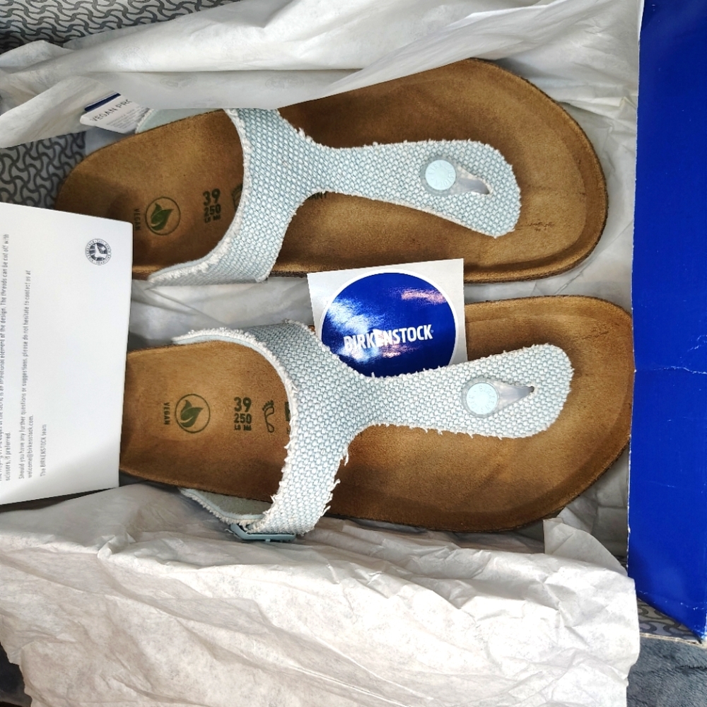 Birkenstock Gizeh Big Buckle Rivet Logo